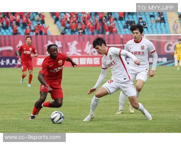 上海市足协热烈祝贺海港队在上海足球史上创造辉煌成就的壮丽篇章