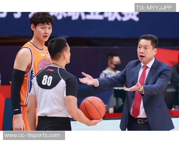 四冠中锋提前备战新赛季展现冠军气质与决心